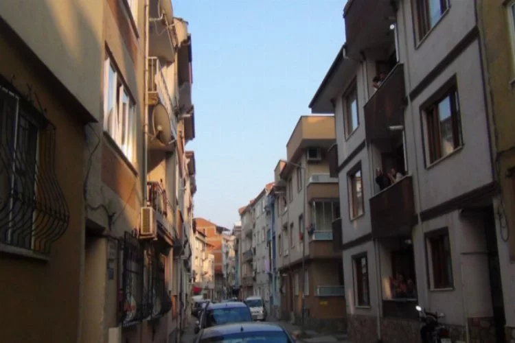 Bursa'da sesi duyan balkon ve pencerelere çıktı