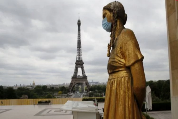Paris'te sağlık çalışanları çalışma koşullarını protesto etti