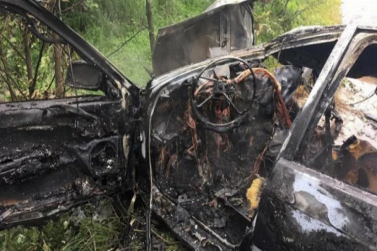 Kaza sonrası yanan otomobilde 3 ölü
