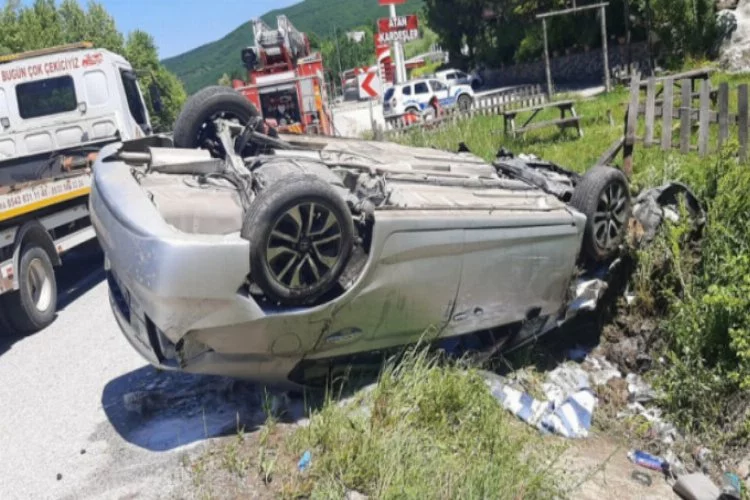 Bursa'da feci kaza! Otomobilde sıkıştı