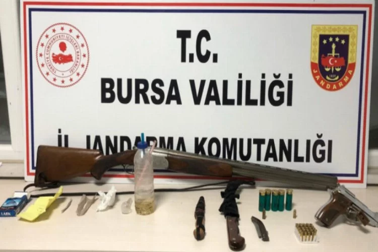 Bursa'da durdurulan araç silah deposu çıktı!
