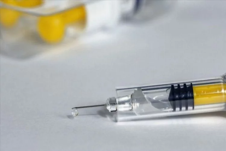 Korona aşısı insanlarda denenmeye başlandı