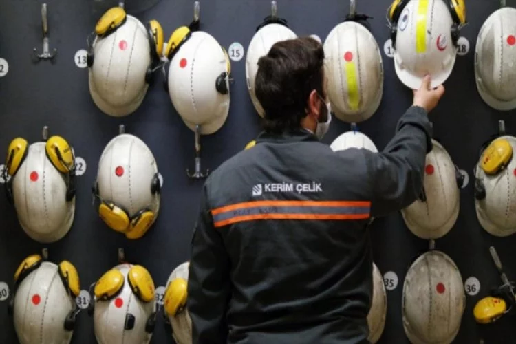 Bursa'da fabrikada sosyal mesafe ihlaline karşı alarmlı baret