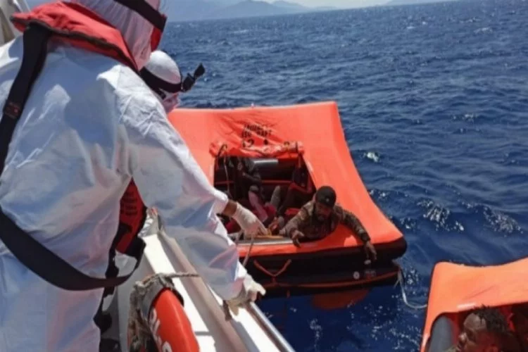 Türk kara sularına geri itilen 24 sığınmacı kurtarıldı