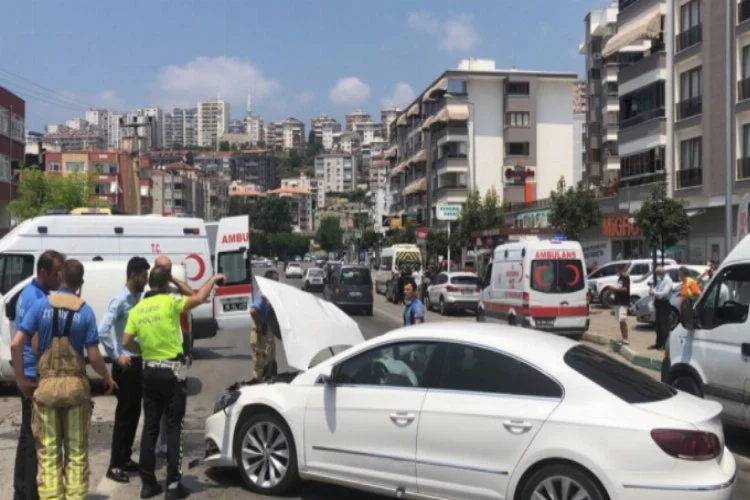 Bursa'da düğün konvoyunda kaza! Kafa kafaya çarpıştılar