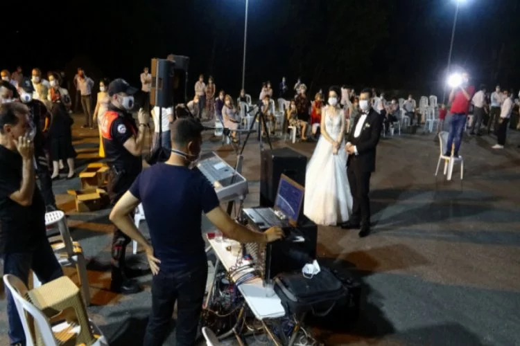 Bursa'da ekipler düğün düğün gezerek uyardı!