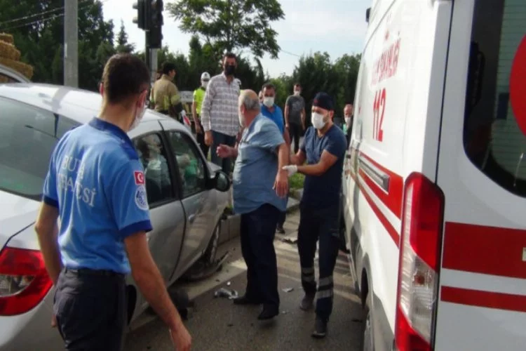 Bursa'da kavşakta kaza