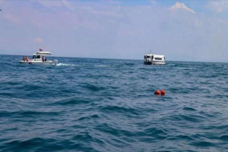 Van Gölü'nde batan teknenin yeri tespit edildi