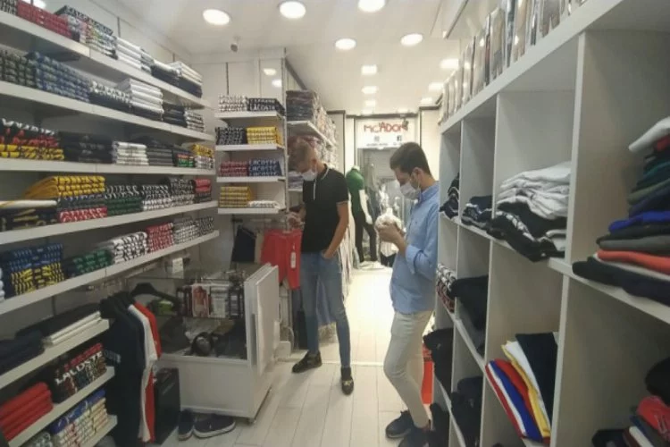 Bursa'da mağazaya giren hırsızlar...