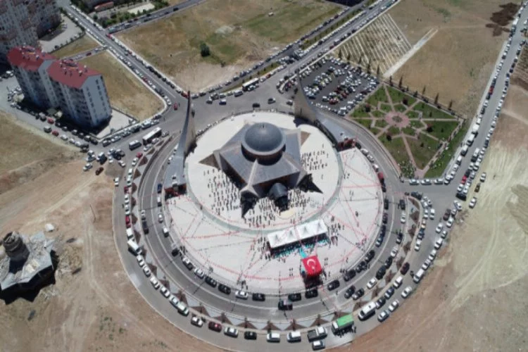Türkiye'nin ilk Ay Yıldız camisi! İbadete açıldı