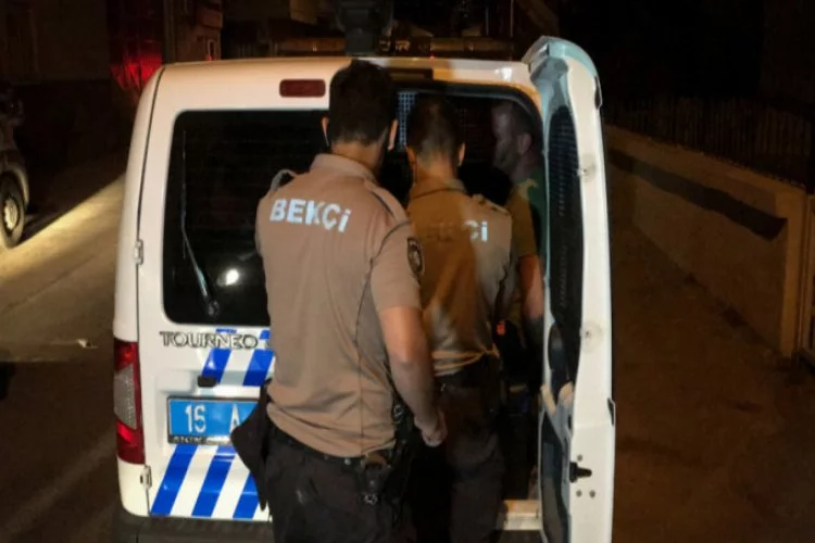 Bursa'da kendilerine uyaran ekiplere saldırmaya çalışınca arbede çıktı! Gözaltılar var