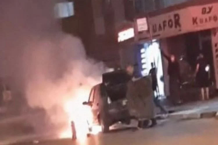 Bursa'da otomobil alev alev yandı!