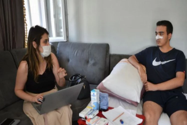 Bursa'da ameliyat olan gence evinde rehberlik desteği