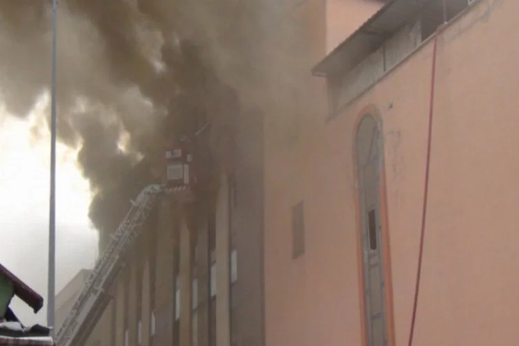 Bursa'da mobilya fabrikasında çıkan yangın söndürüldü!
