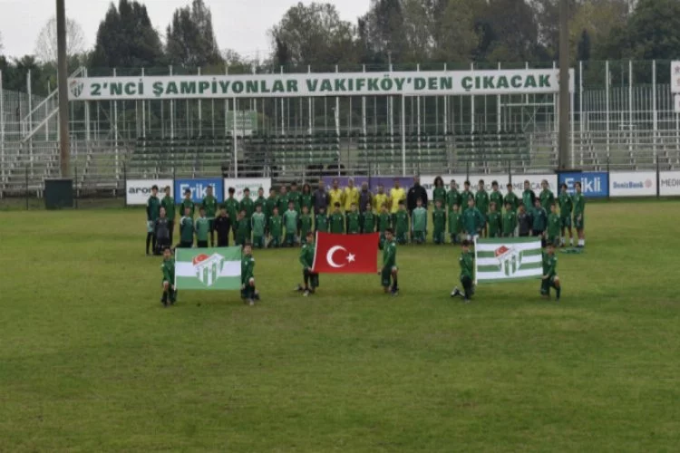 Bursaspor Kulübü'nün gençleri 29 Ekim Cumhuriyet Bayramı'nı kutladı