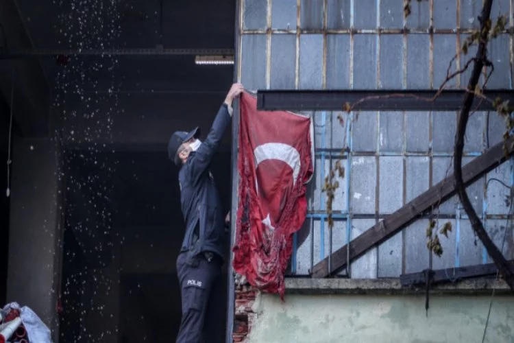 Yangında zarar görmüştü! Türk bayrağı koruma altına alındı