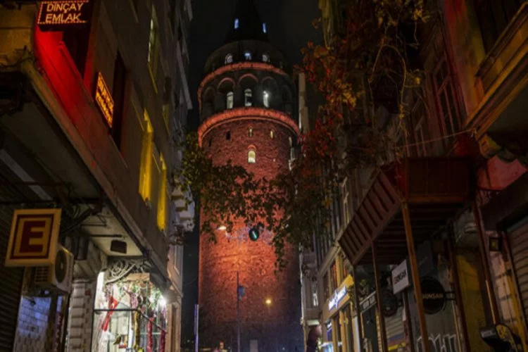İstanbul'un simgeleri turuncuya boyandı!İşte nedeni...