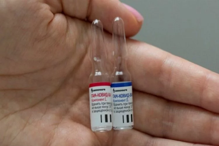 Rusya'nın Kovid-19 aşısını olan 20 kişi koronaya yakalandı