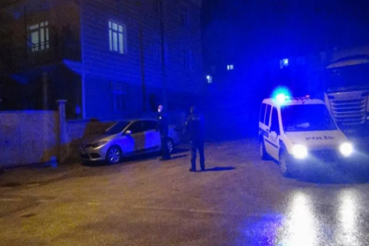 Bursa'da kısıtlamaya uymayan kardeşler polislere saldırdı!