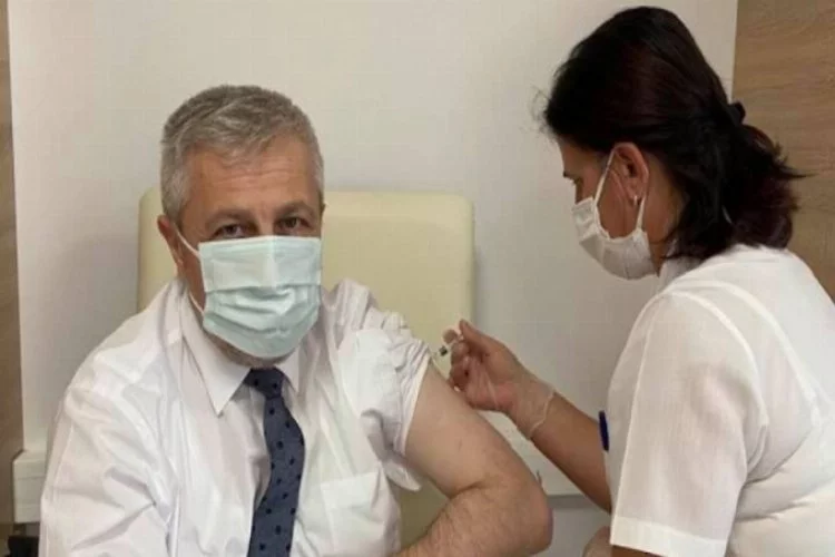 Bursa İl Sağlık Müdürü aşının ikinci dozunu da yaptırdı
