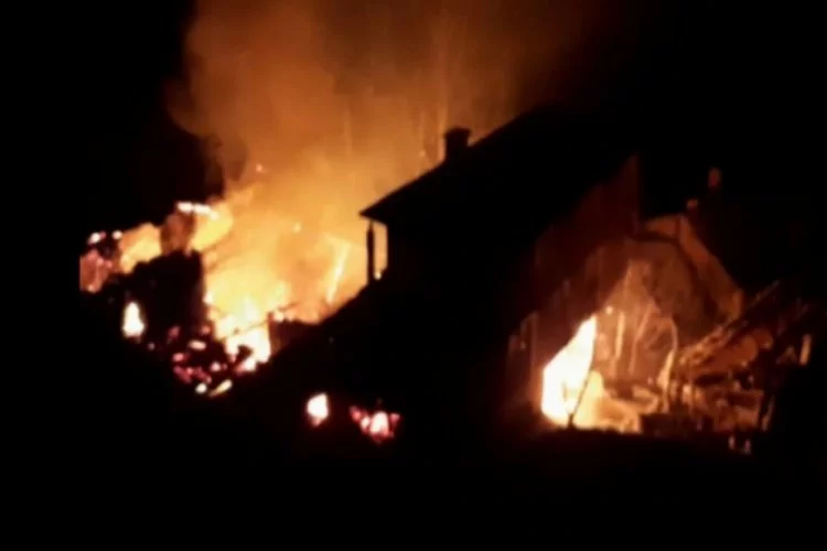 Trabzon'da yangın evlere sıçradı!