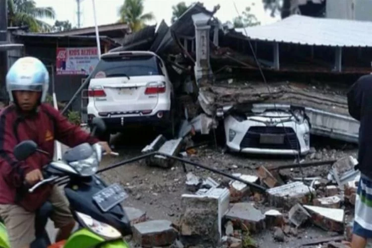 Endonezya'da 6,2 büyüklüğünde deprem