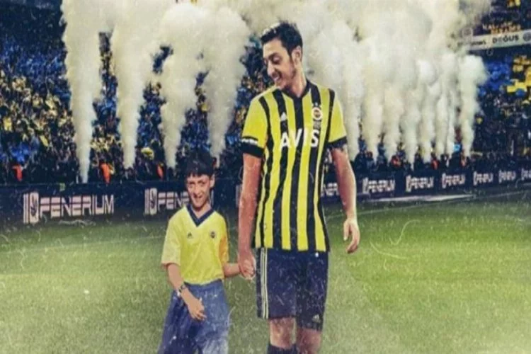 Mesut Özil'den Fenerbahçe formalı paylaşım