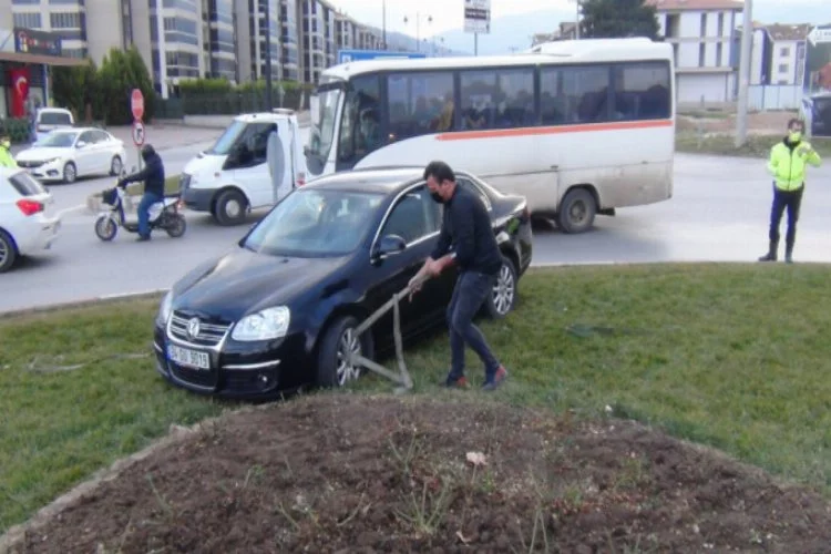 Bursa'da ilginç kaza! Görenler gözlerine inanamadı