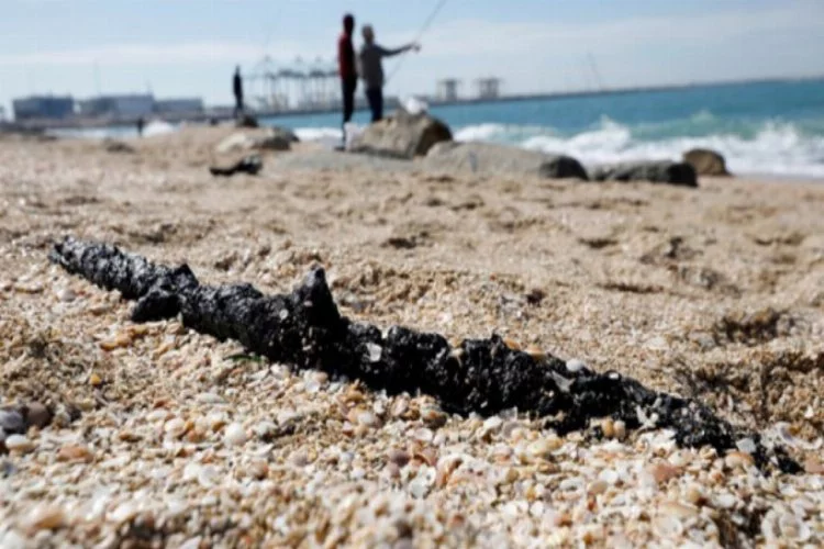 Akdeniz'de petrol sızıntısı! Plajlar kapatıldı