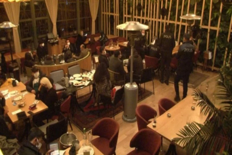 Lüks restorana korona baskını! Ünlü şarkıcı da ceza yedi