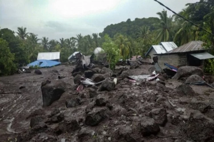 Endonezya'da sel ve heyelan felaketi: 23 ölü, 9 yaralı