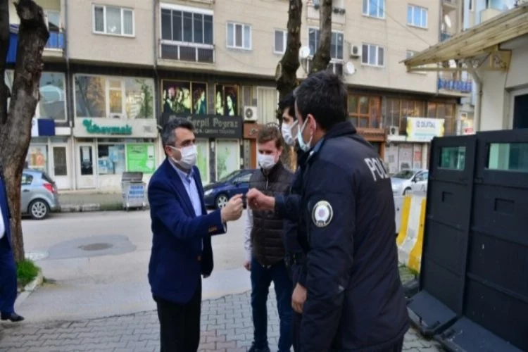 Başkan Yılmaz'dan görev başındaki polislere sürpriz ziyaret