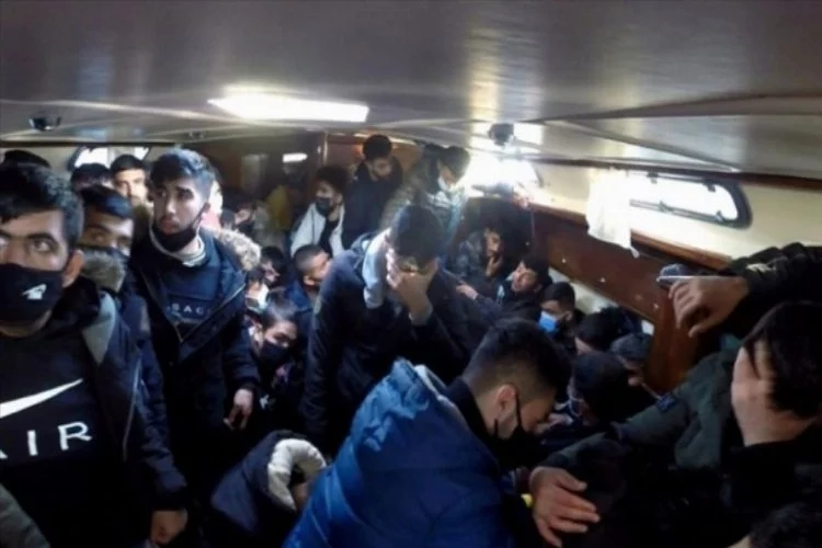 Türk kara sularına itilen 117 sığınmacı kurtarıldı