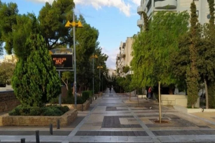 Yunanistan'da sokağa çıkma ve seyahat yasağı kaldırıldı