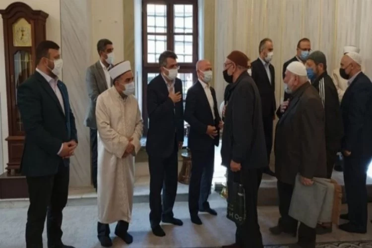 Başkan Oktay Yılmaz bayramı Emir Sultan Camii'nde karşıladı