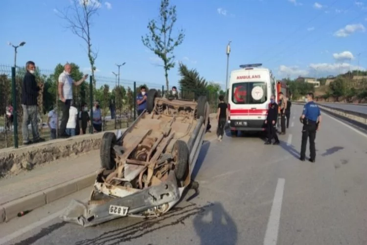 Bursa'da kaza: Otomobil duvara çarpıp takla attı