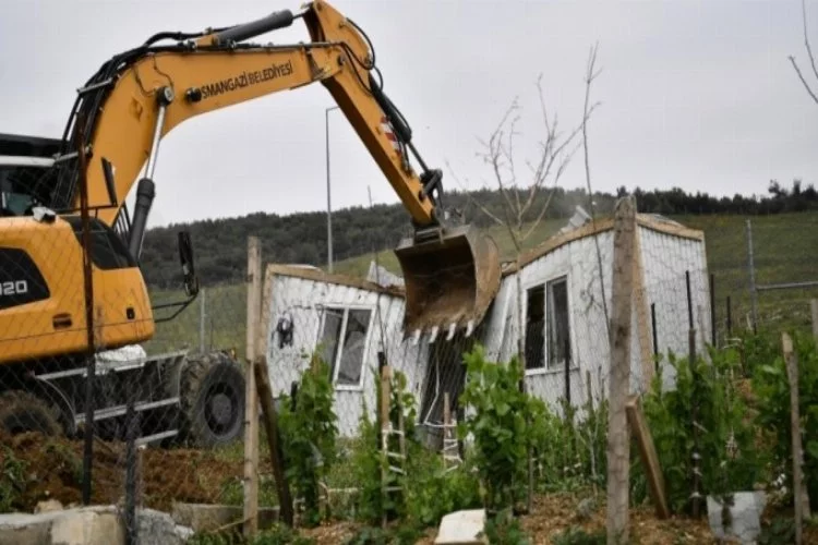 Bursa'da tarım arazisi kaçak yapılardan temizlendi