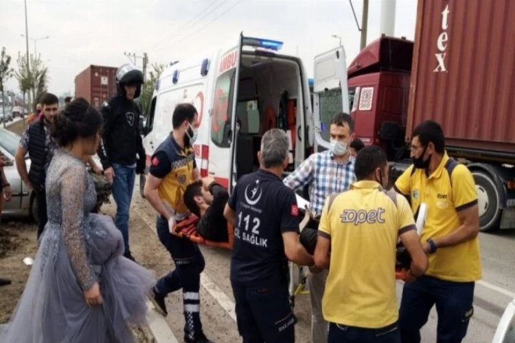 Bursa'da TIR ile otomobil çarpıştı, 2 kişi yaralandı