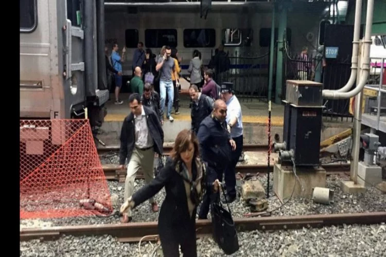 Tren yolcuların arasına daldı: 1 ölü, 100 yaralı
