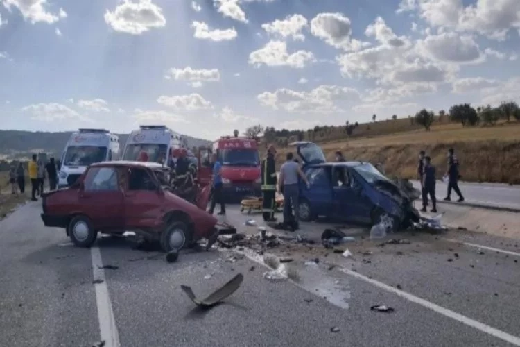 Can alan kaza: İki otomobil kafa kafaya çarpıştı