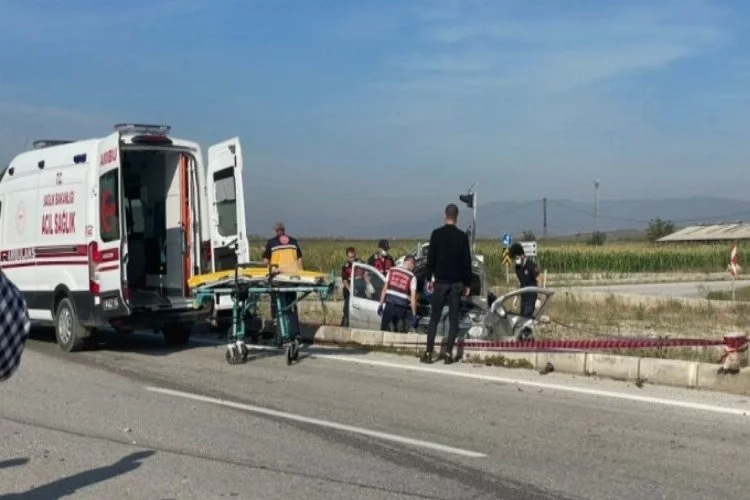 Bursa'da kamyonet ile otomobil çarpıştı! 1 kişi hayatını kaybetti