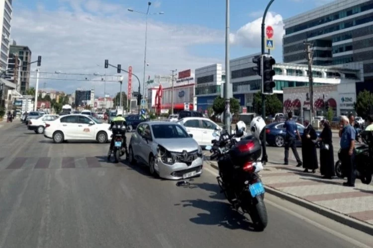 Bursa'da plakasız motosiklet sürücüsü kaçarken ortalığı birbirine kattı