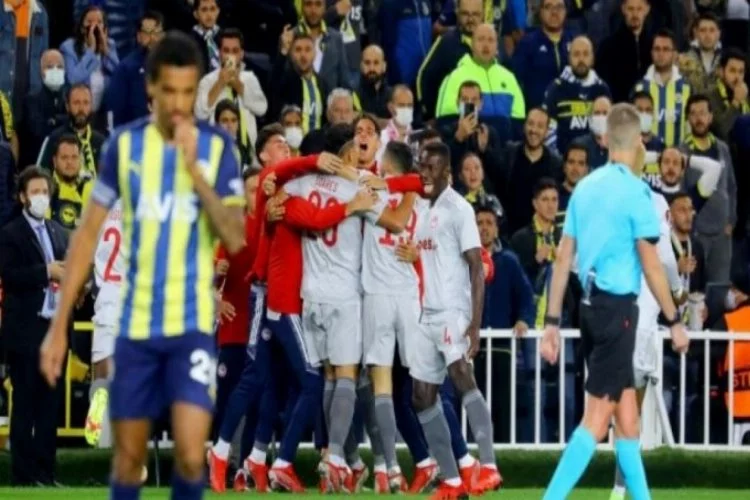Fenerbahçe, Olympiakos'a 3-0 yenildi