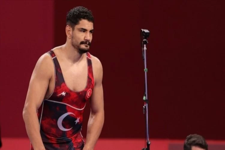 Taha Akgül Dünya Güreş Şampiyonası'nda yarı finale çıktı