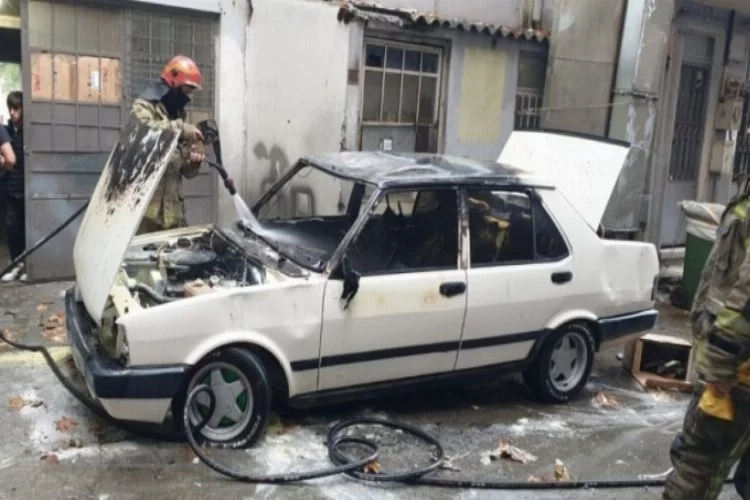 LPG'li araç alev alev yandı, vatandaşlar film izler gibi seyretti