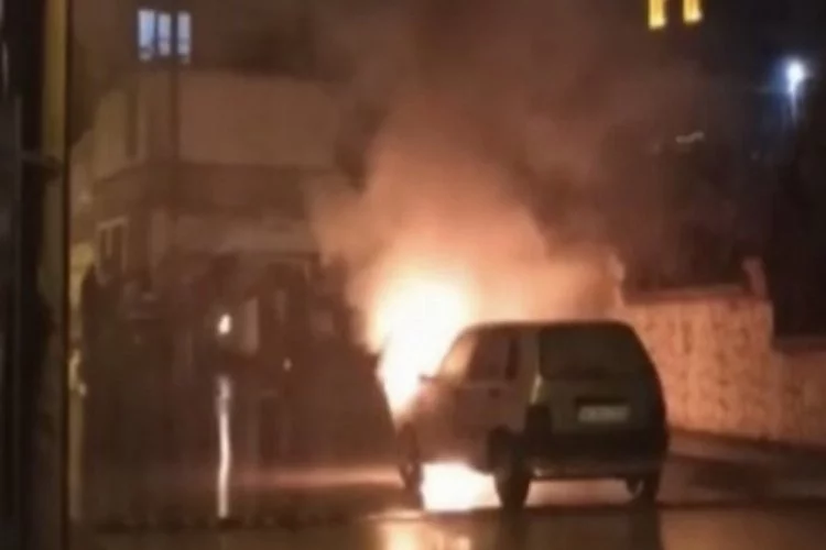 Bursa'da seyir halindeki otomobil alev topuna döndü