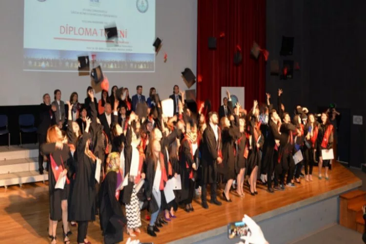 Bursa'da MYO öğrencileri diplomalarına kavuştu