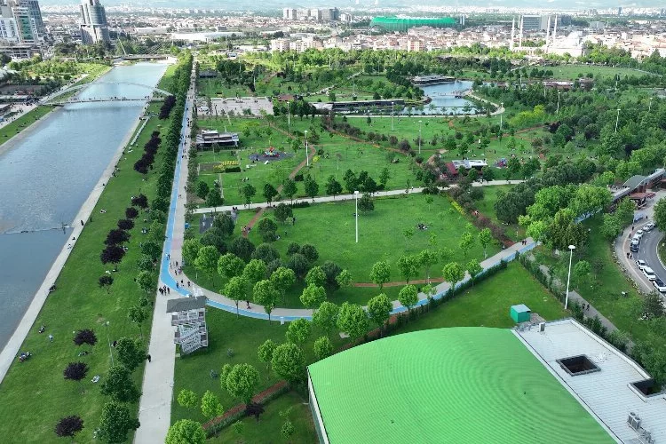 Bursa Büyükşehir Belediyesi 85 parkı yaza hazırlanıyor