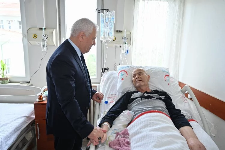 Başkan Bozbey’den onkoloji hastanesindeki hastalara ziyaret!