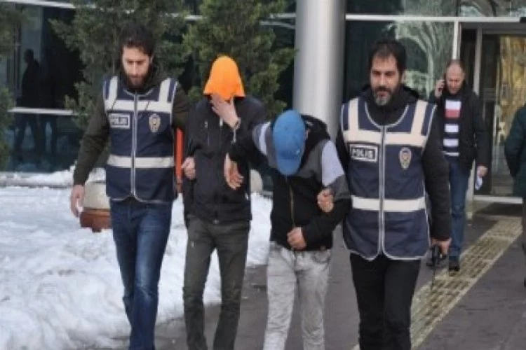 Bursa'da tehdit ederek gasp eden kişiler tutuklandı!